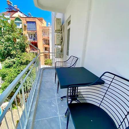 Downtown Aparts Apartment